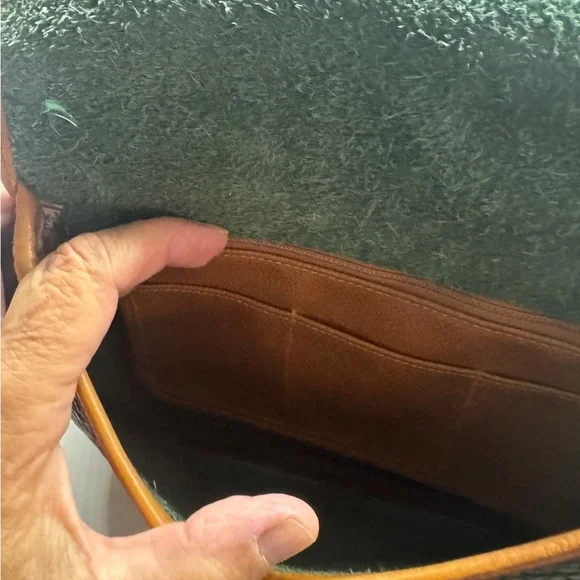 Elegant Green and Tan Leather Women's Bag - Picture 5 of 7